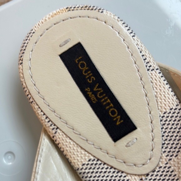 Louis Vuitton Cream and White Sandals with Elegant Bow, authentic. - Picture 4 of 10